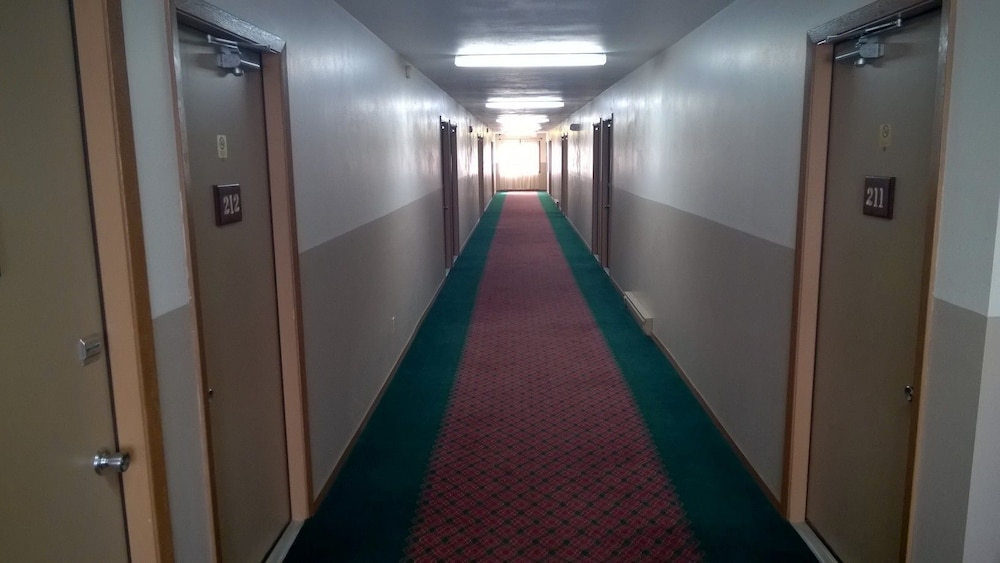 The Travelers Inn 13/21
