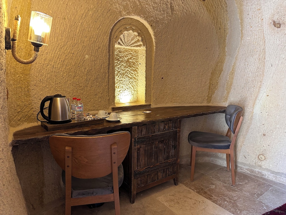 Under Cave Hotel 5/50