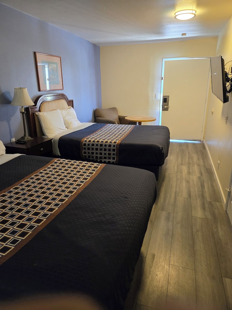 جناح بسريرين كوين، Rodeway Inn & Suites Blythe I-10, CA 10/10