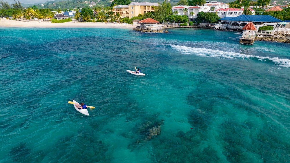 FRANKLYN D. RESORT AND SPA 46/50