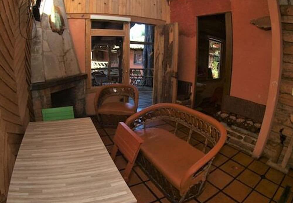 Hotel Cabanas Los Ruisenores 20/35