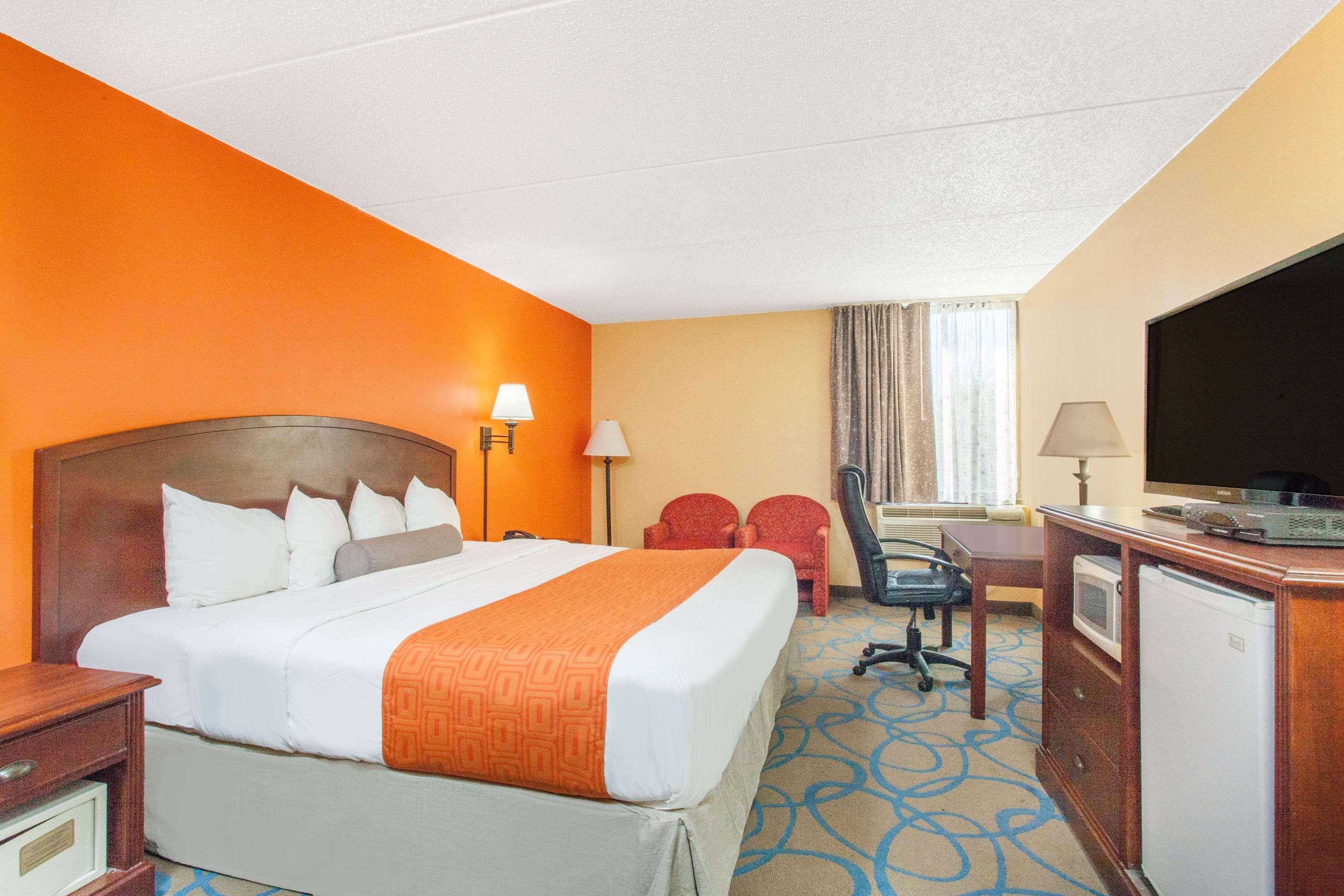 Howard Johnson By Wyndham Suffern 6/13