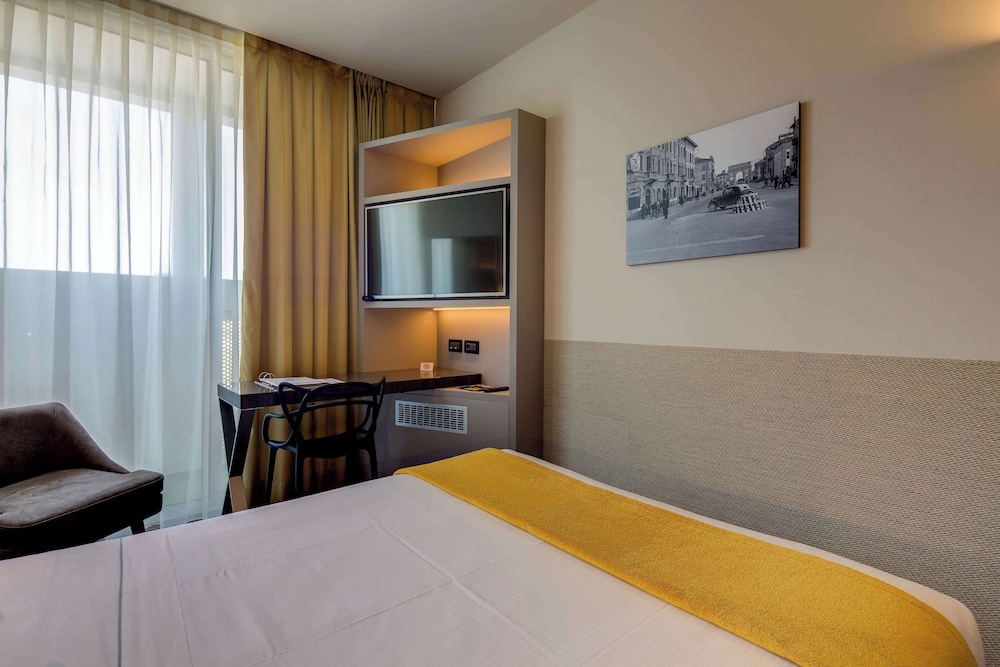 Standard, French Bed