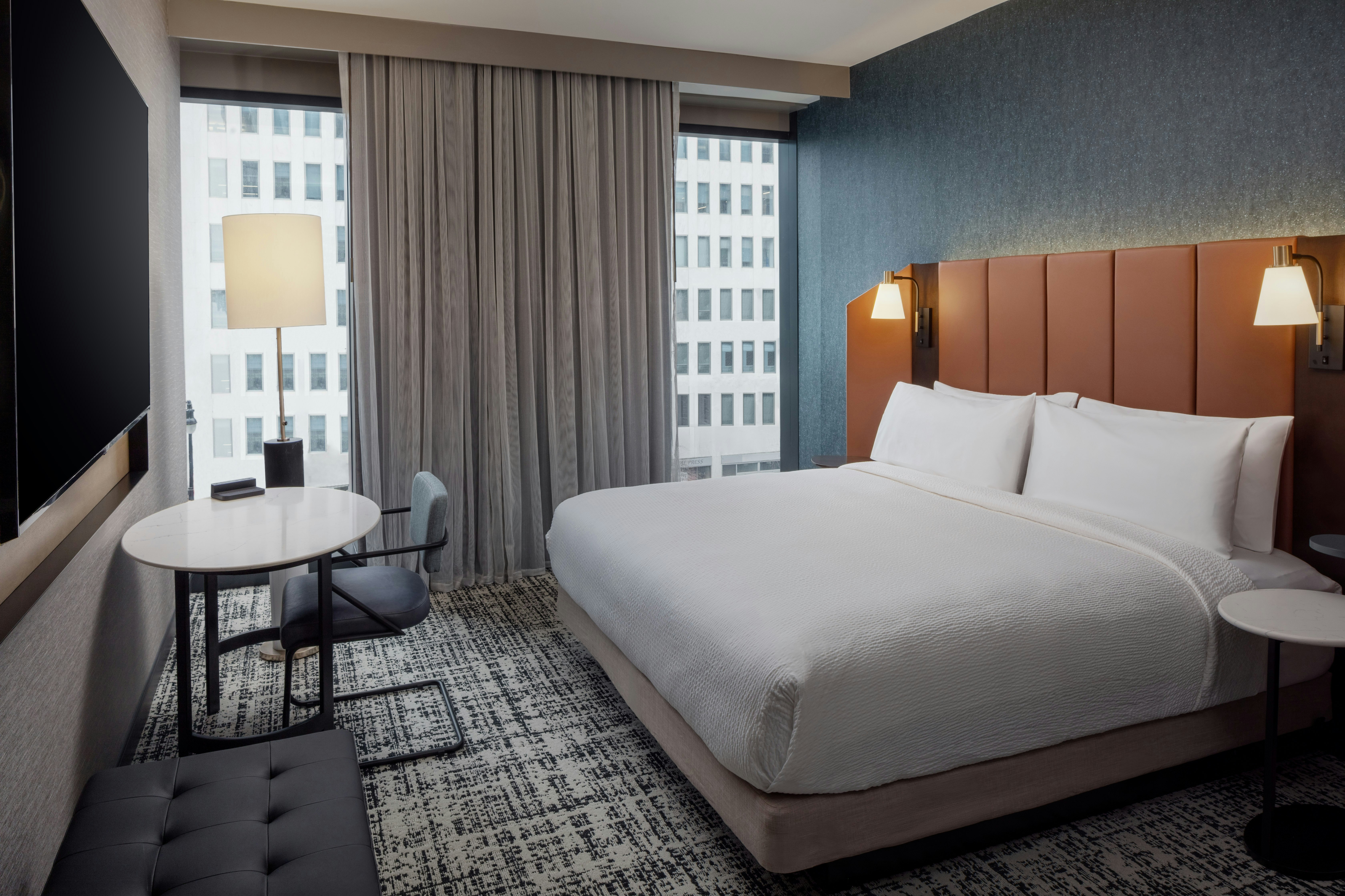 ROOM, KING BED