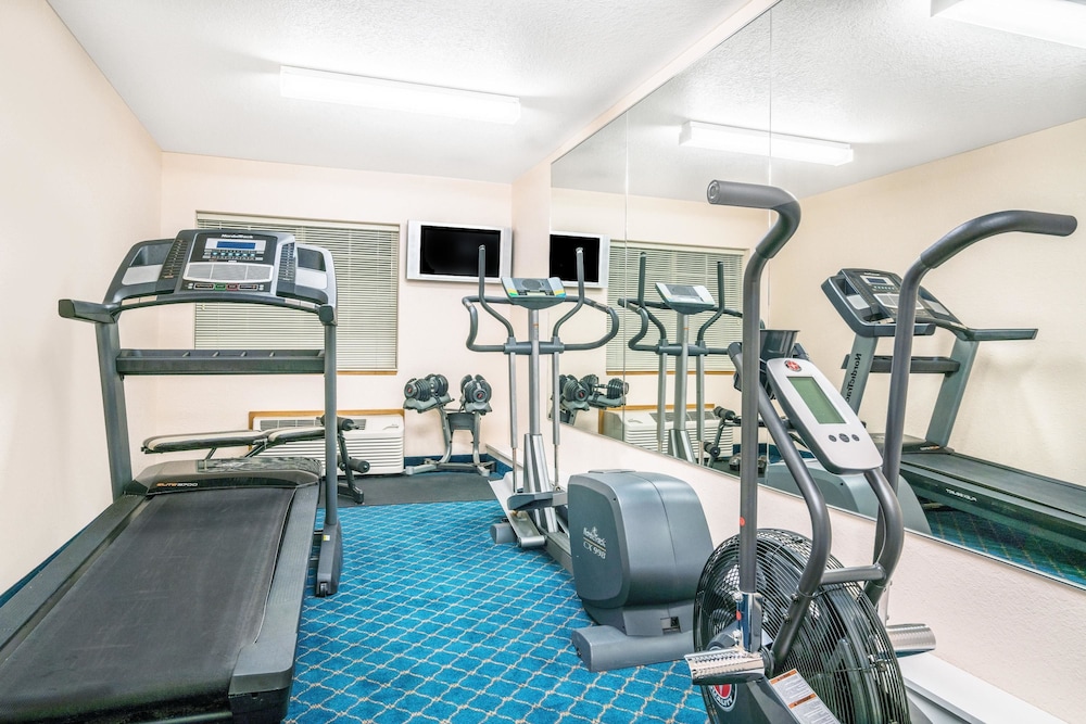 Microtel Inn & Suites Tomah 20/33