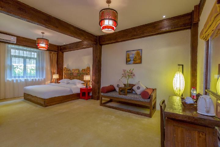 Boutique, Courtyard, King Bed