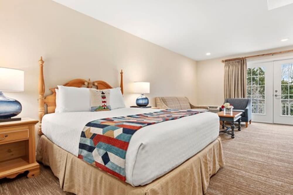 Room, Queen Bed, Pool Side