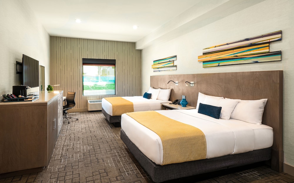 DELUXE, STUDIO, 2 QUEEN BEDS