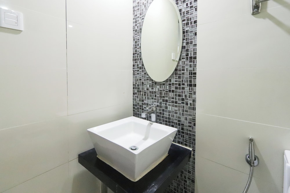 Icon Hotel North Edsa 65/65