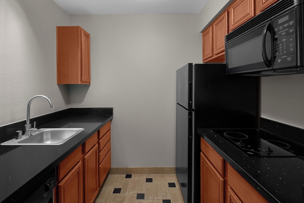 Larkspur Landing Extended Stay Suites South San Francisco 56/57