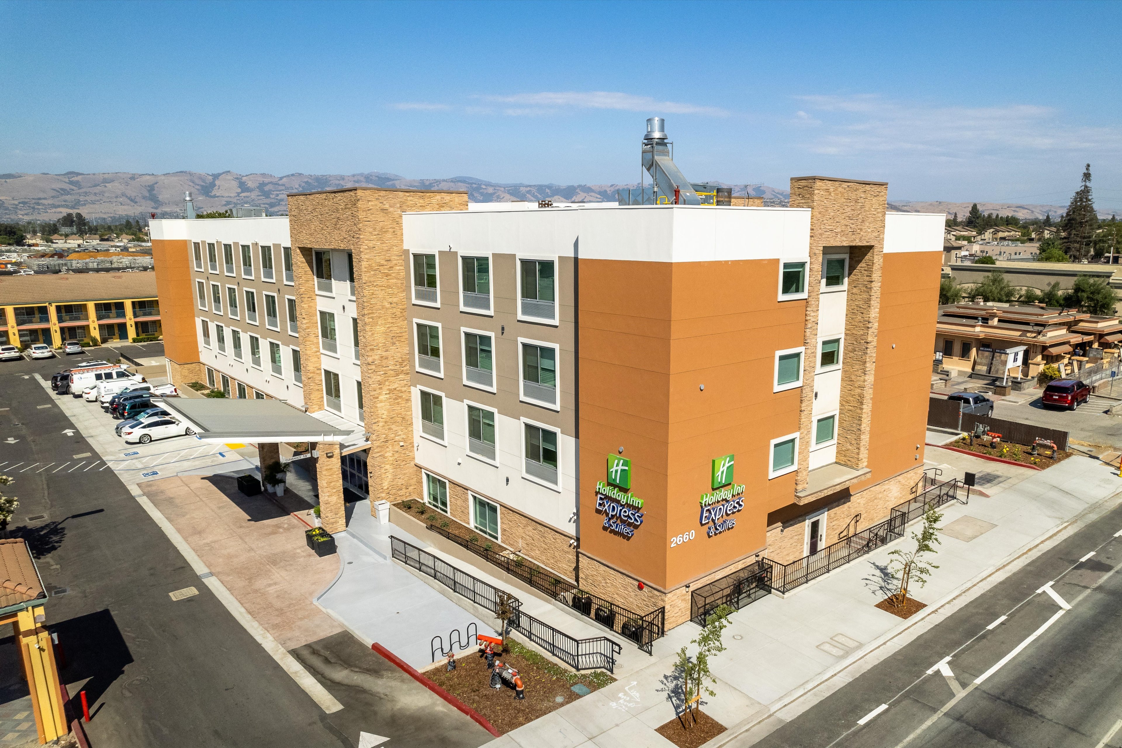HOLIDAY INN EXPRESS AND SUITES SAN JOSE SILICON VALLEY 6/64