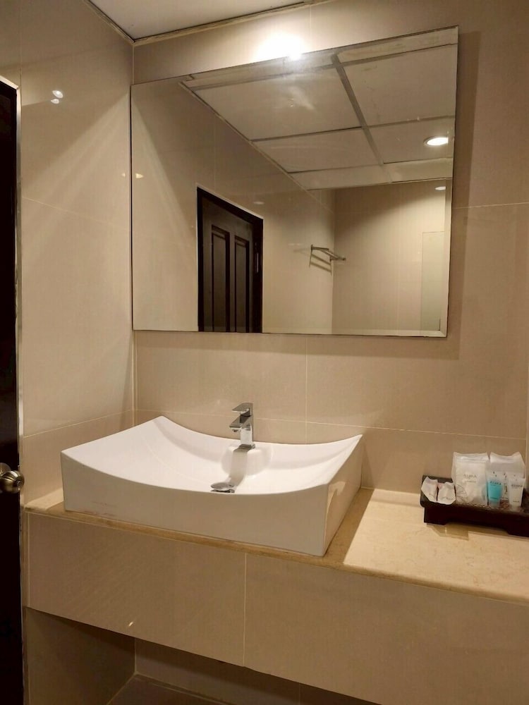 Avana Laemchabang Hotel 56/57