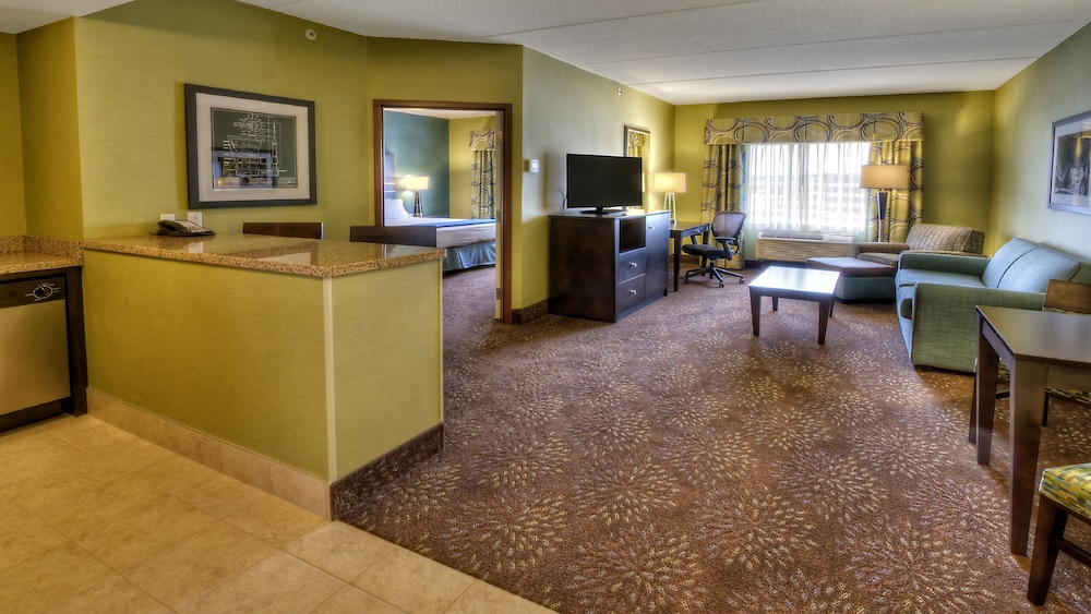 Holiday Inn Express Suites Pittsburgh Sw Southpointe 46/72