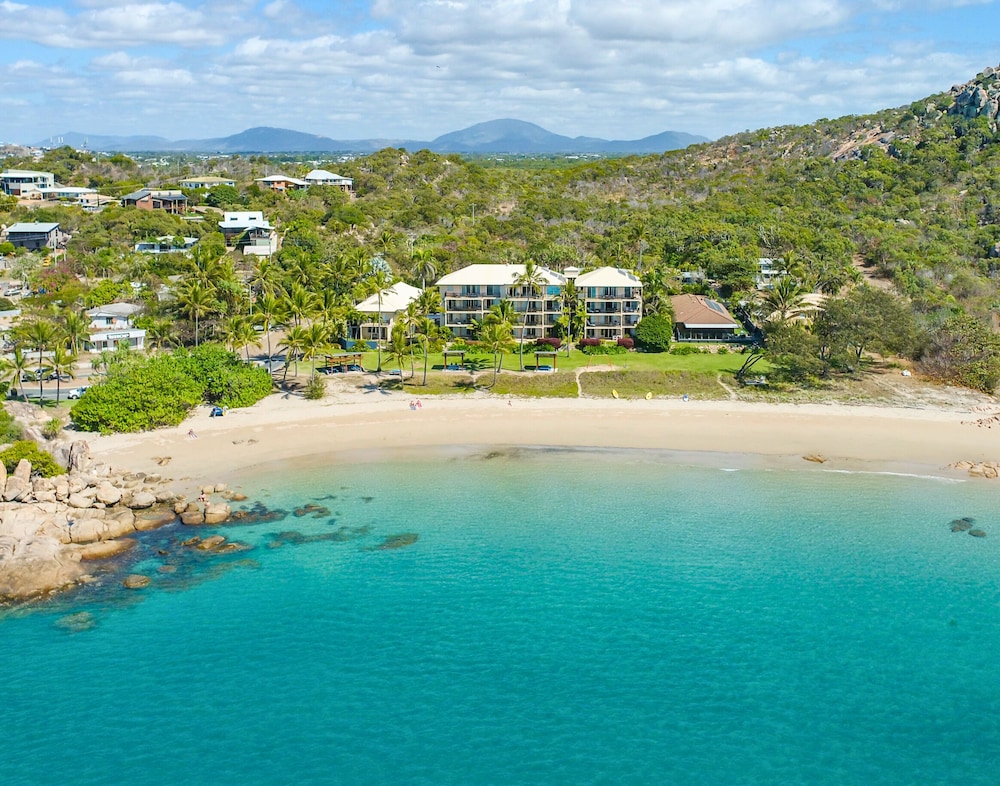 Rose Bay Resort 66/70