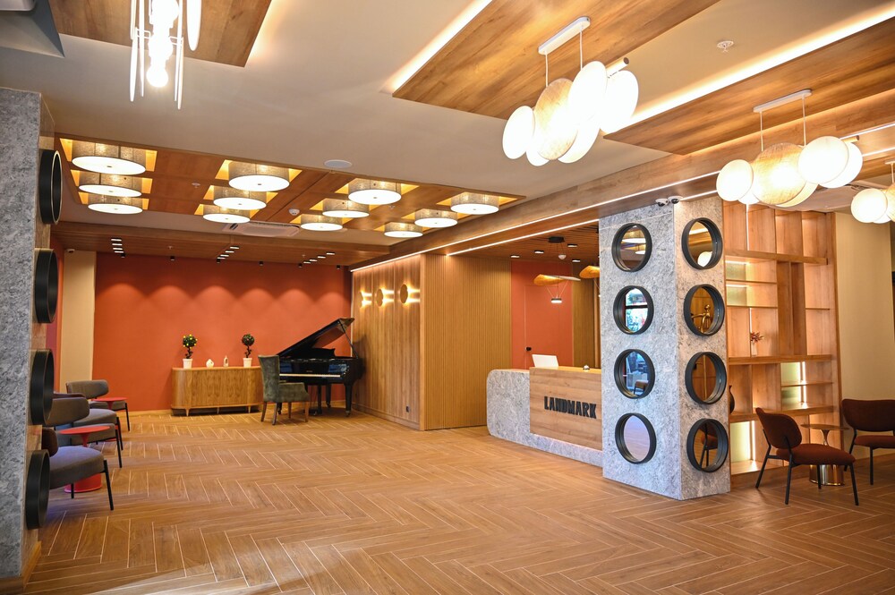 Landmark Hotel 9/50