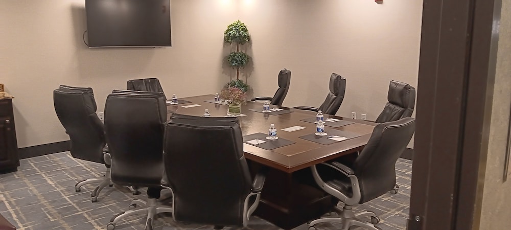 Wyndham Grand Executive Center Little Rock Airport 56/66