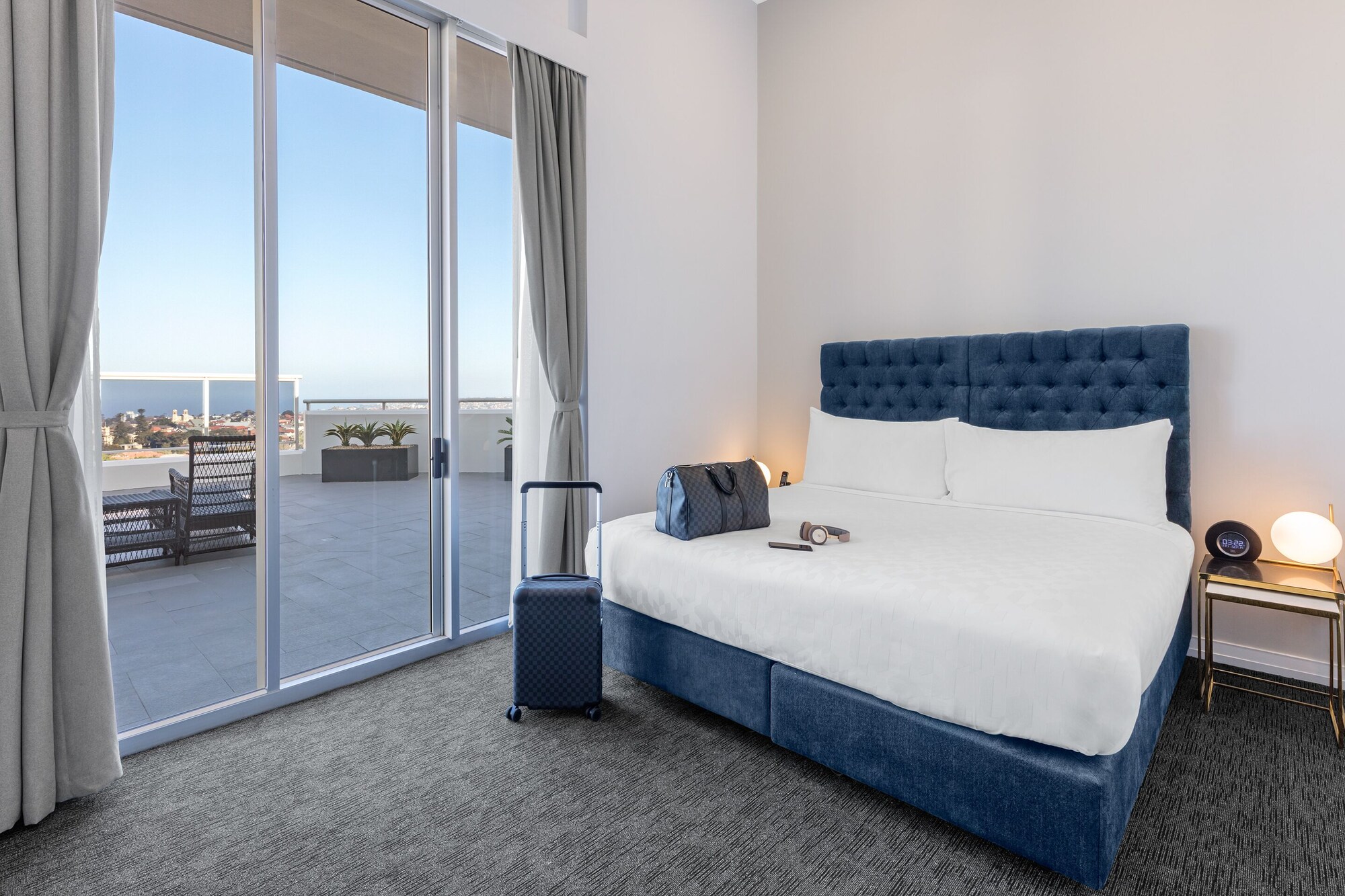 3 Bedrooms, Penthouse, 3 King Beds, South Side