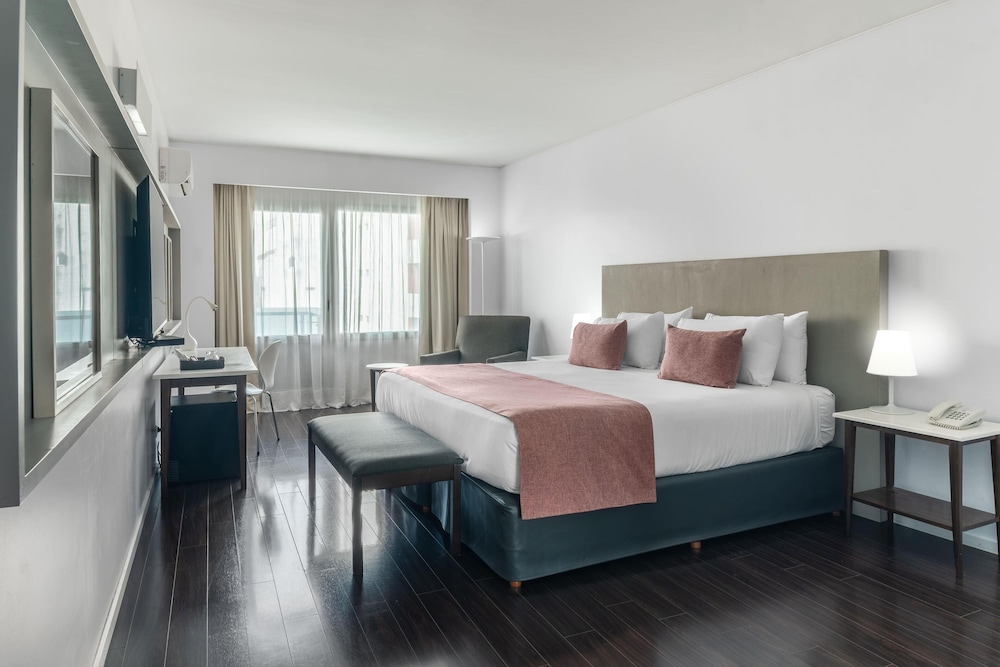 Room, Queen Bed, Accessible, Dazzler By Wyndham Buenos Aires Recoleta Ex Dazzler Recoleta 3/10