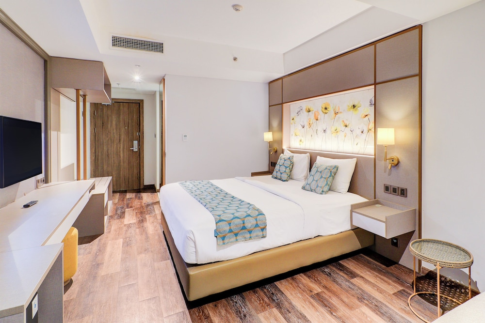 Sunday Hotel Arshika Sunset Road 27/60