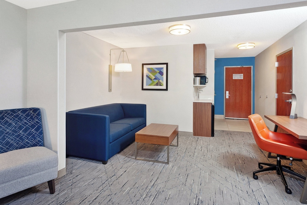Holiday Inn Express Hotel & Suites Urbana-Champaign(U Of I Area) 50/74