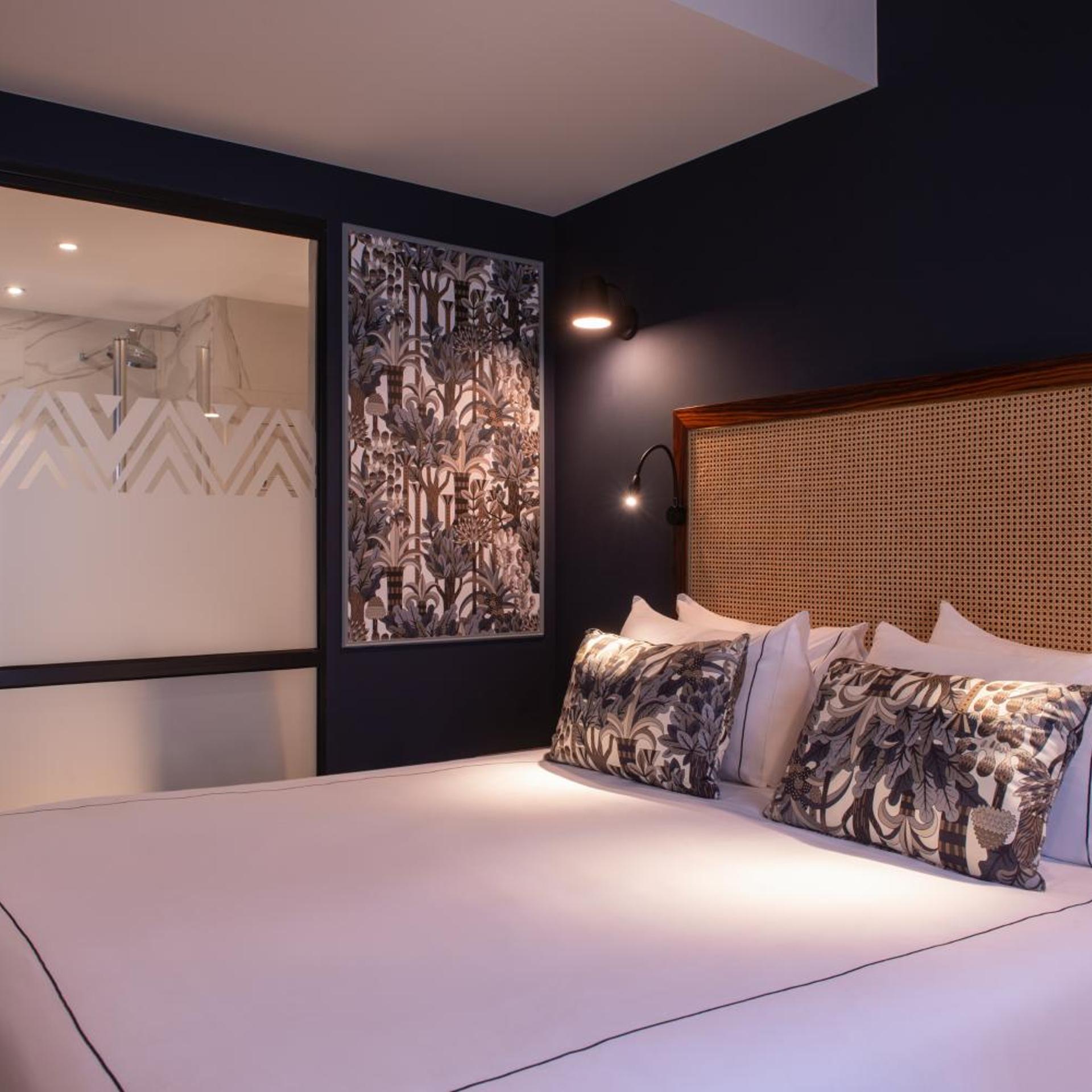 Couture, Double Bed