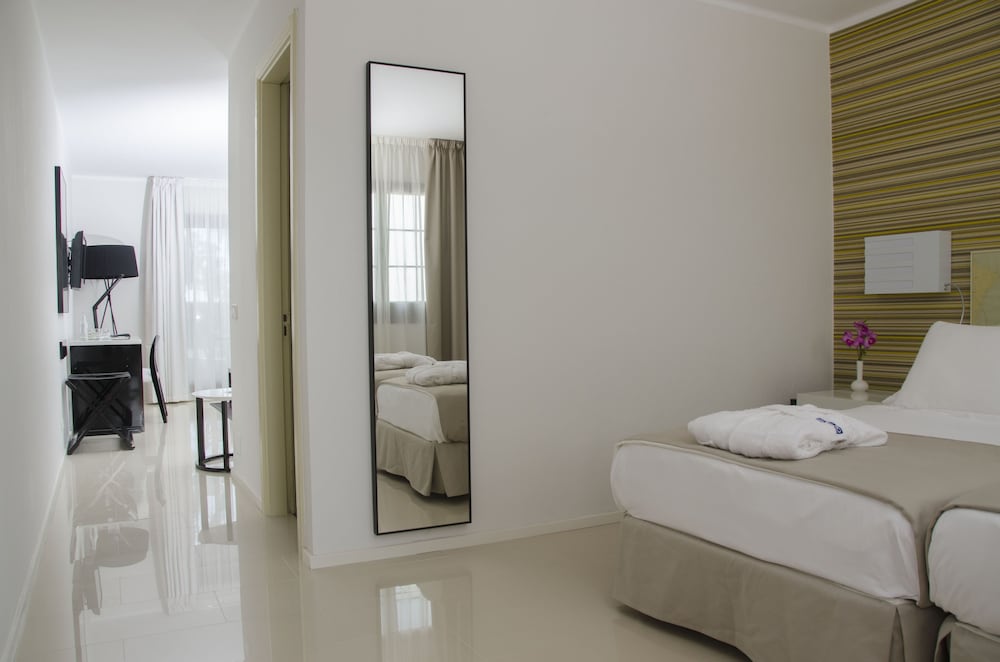 H10 White Suites - Adults Only 23/70