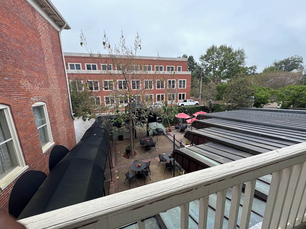The Guest House Historic Mansion 66/73