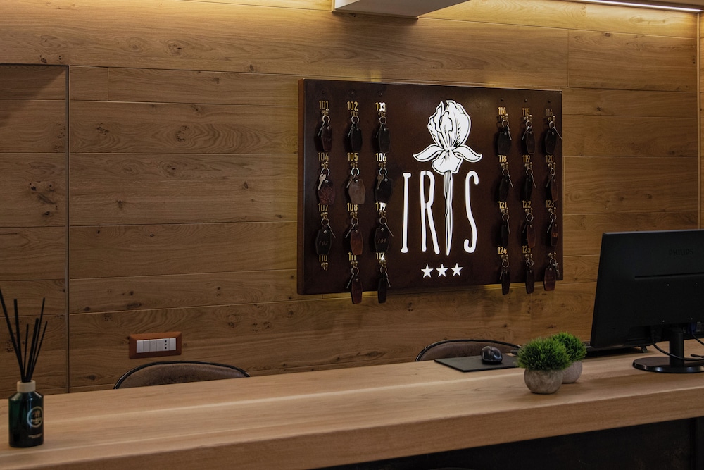 Hotel Iris 5/50