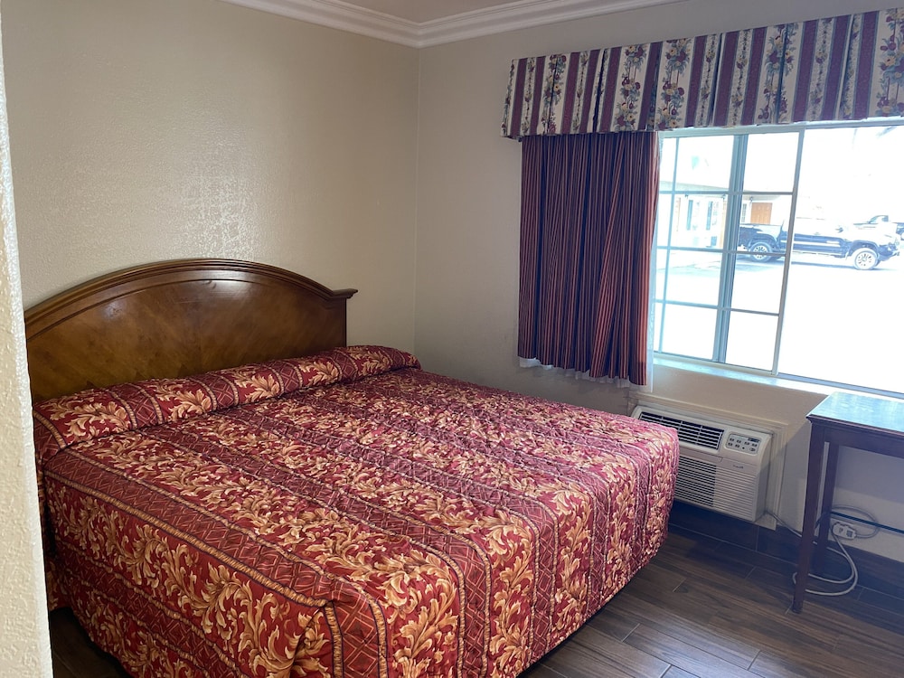 Room, King Bed, Kitchen
