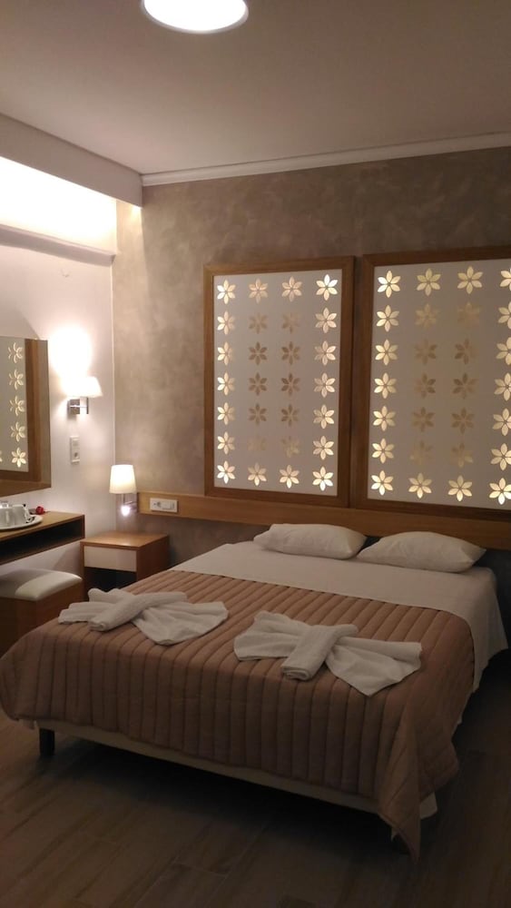Aghas Hotel 35/60