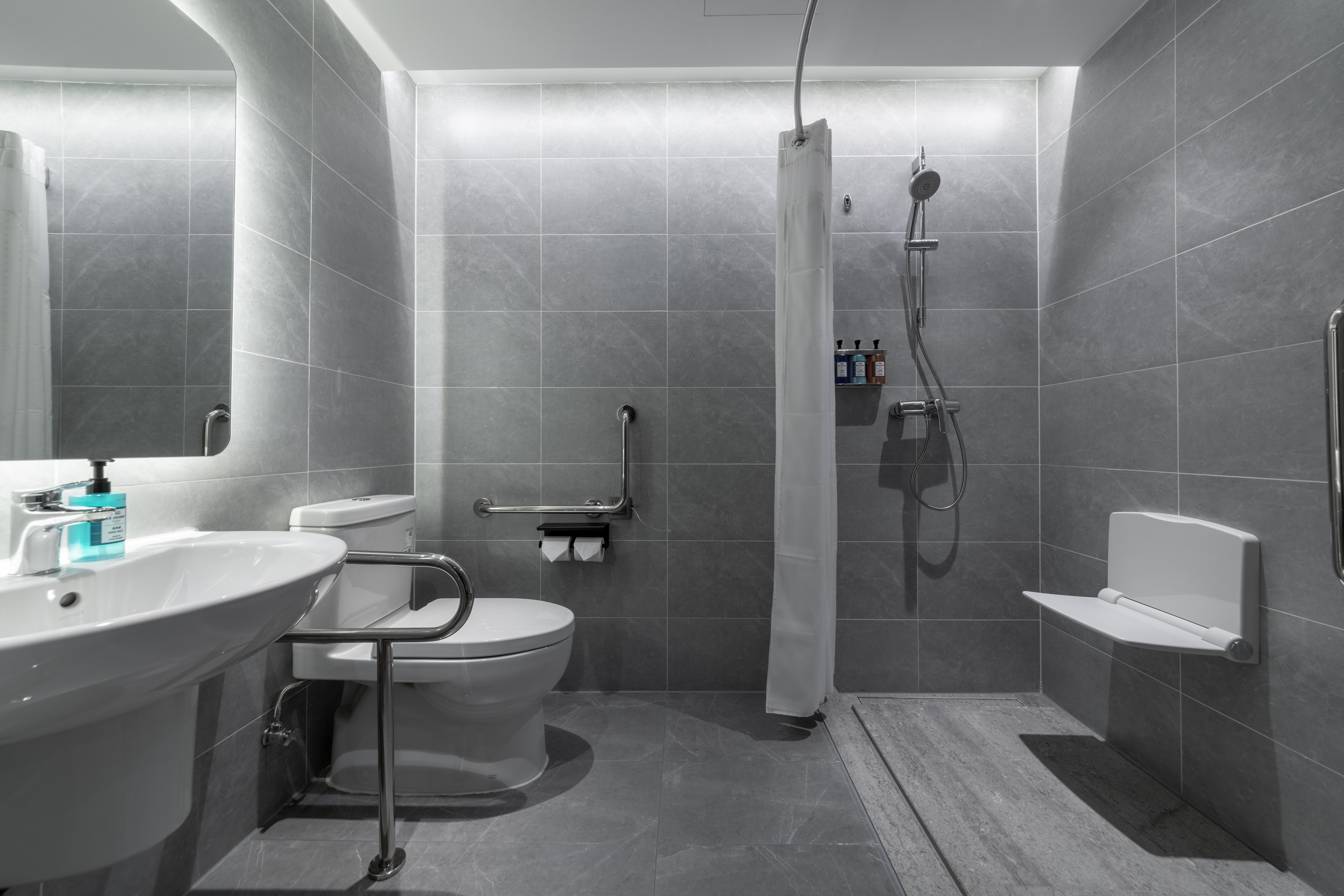 Holiday Inn Express Shenzhen Longhua 76/77