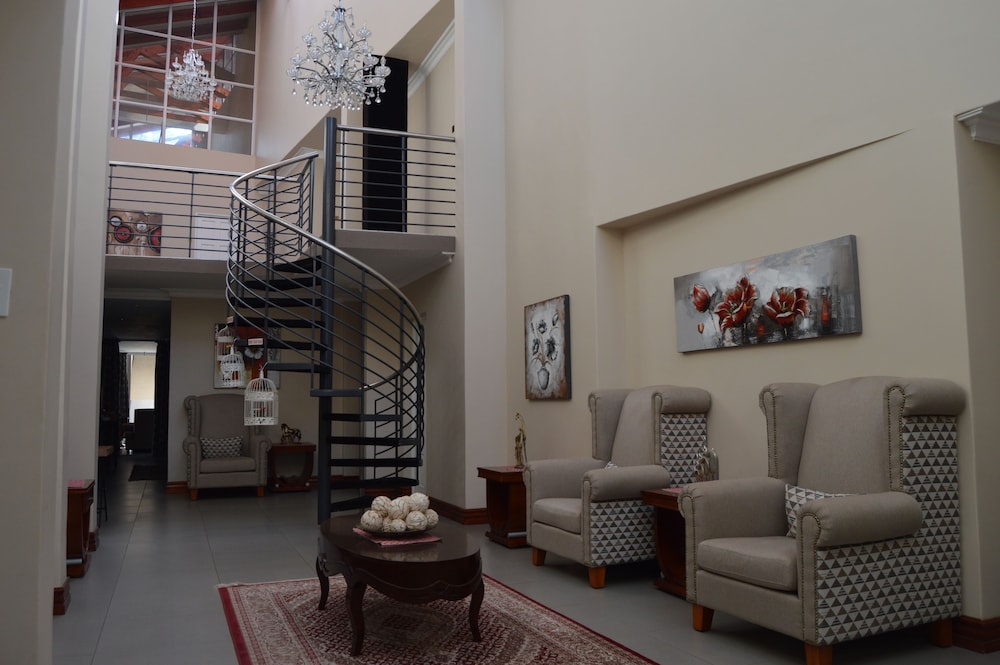 Airport Gardens Boutique Hotel 48/68