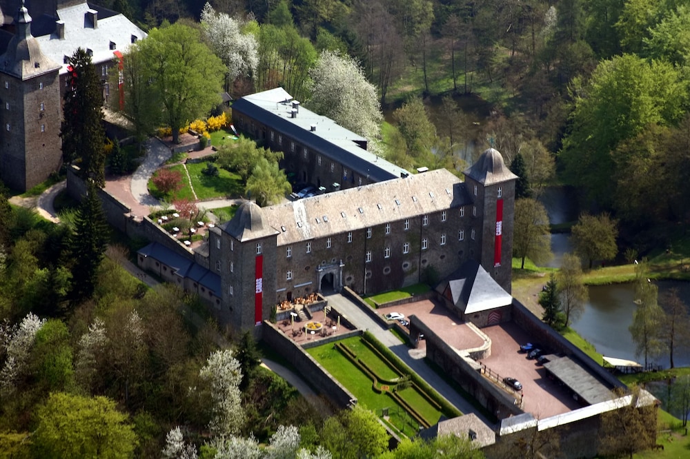 Hotel und Restaurant Burg Schnellenberg 49/54