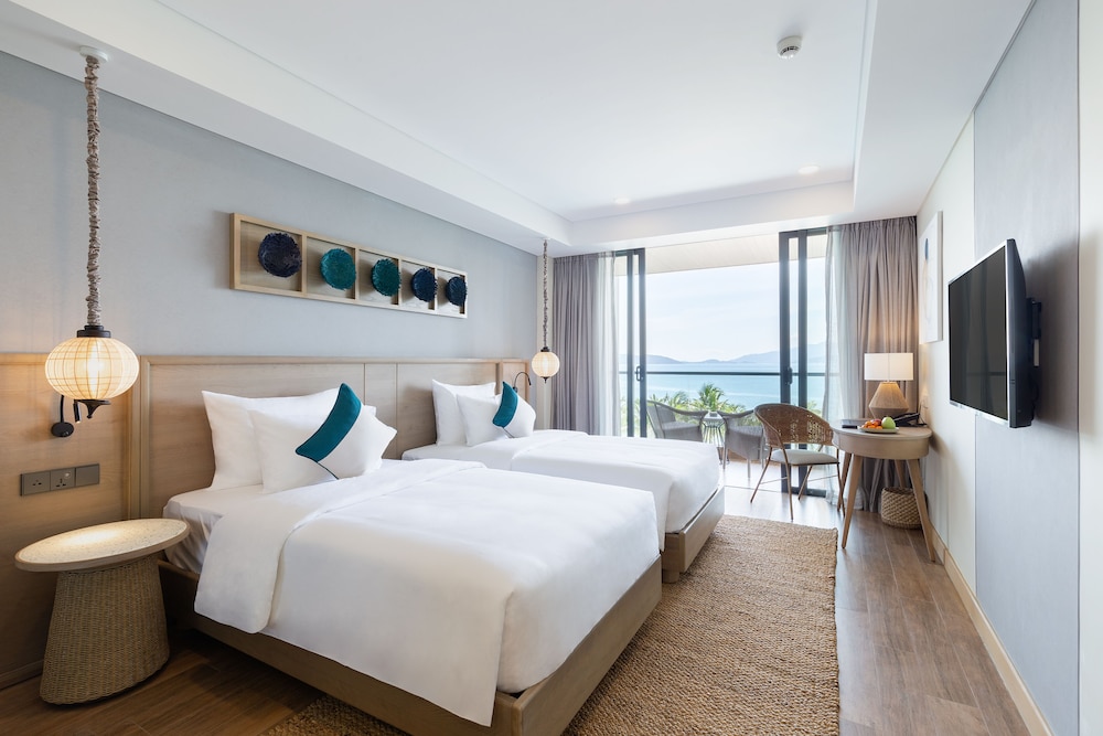 ROOM, TWIN BEDS, BAY VIEW