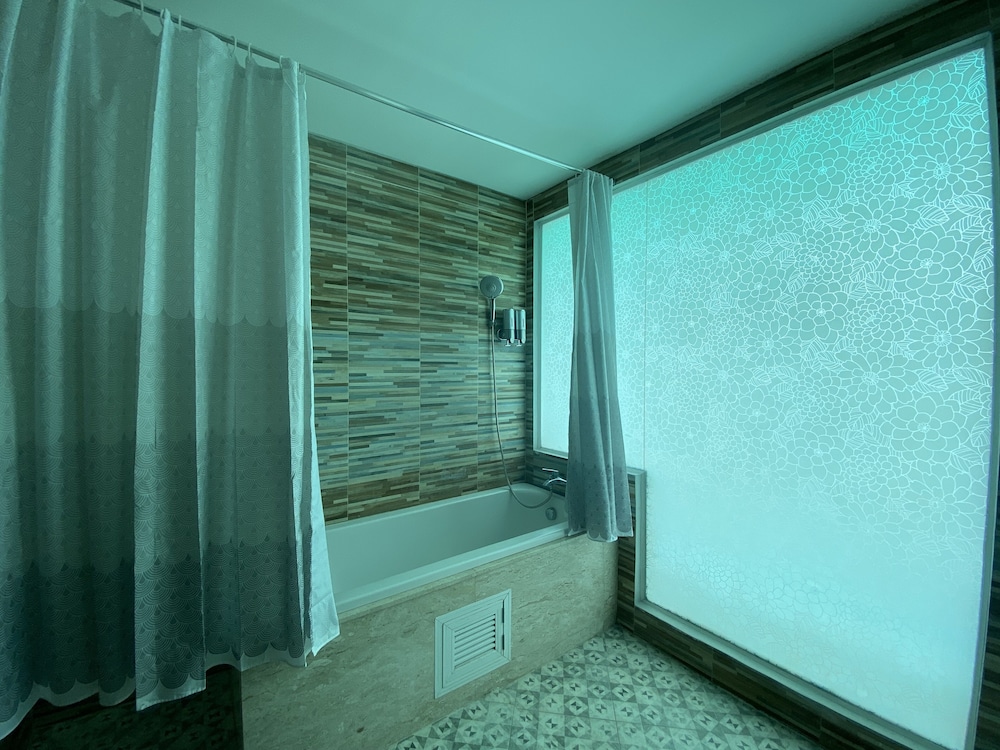 77 Patong Hotel & Spa 26/50