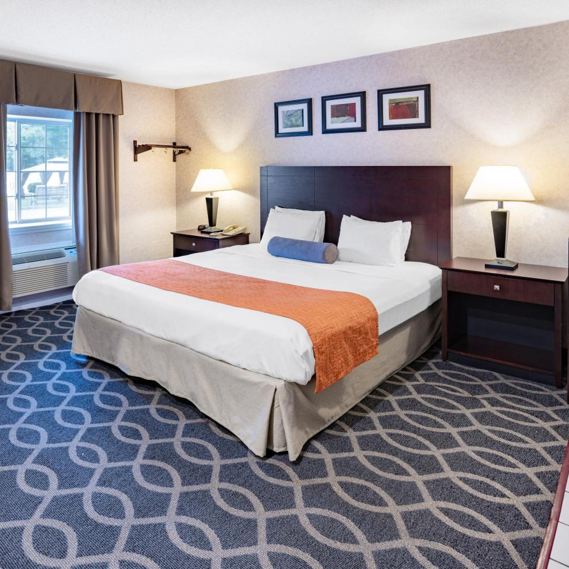 جناح ديلوكس بسرير كينج للمدخنين، Howard Johnson by Wyndham Lenox 2/5