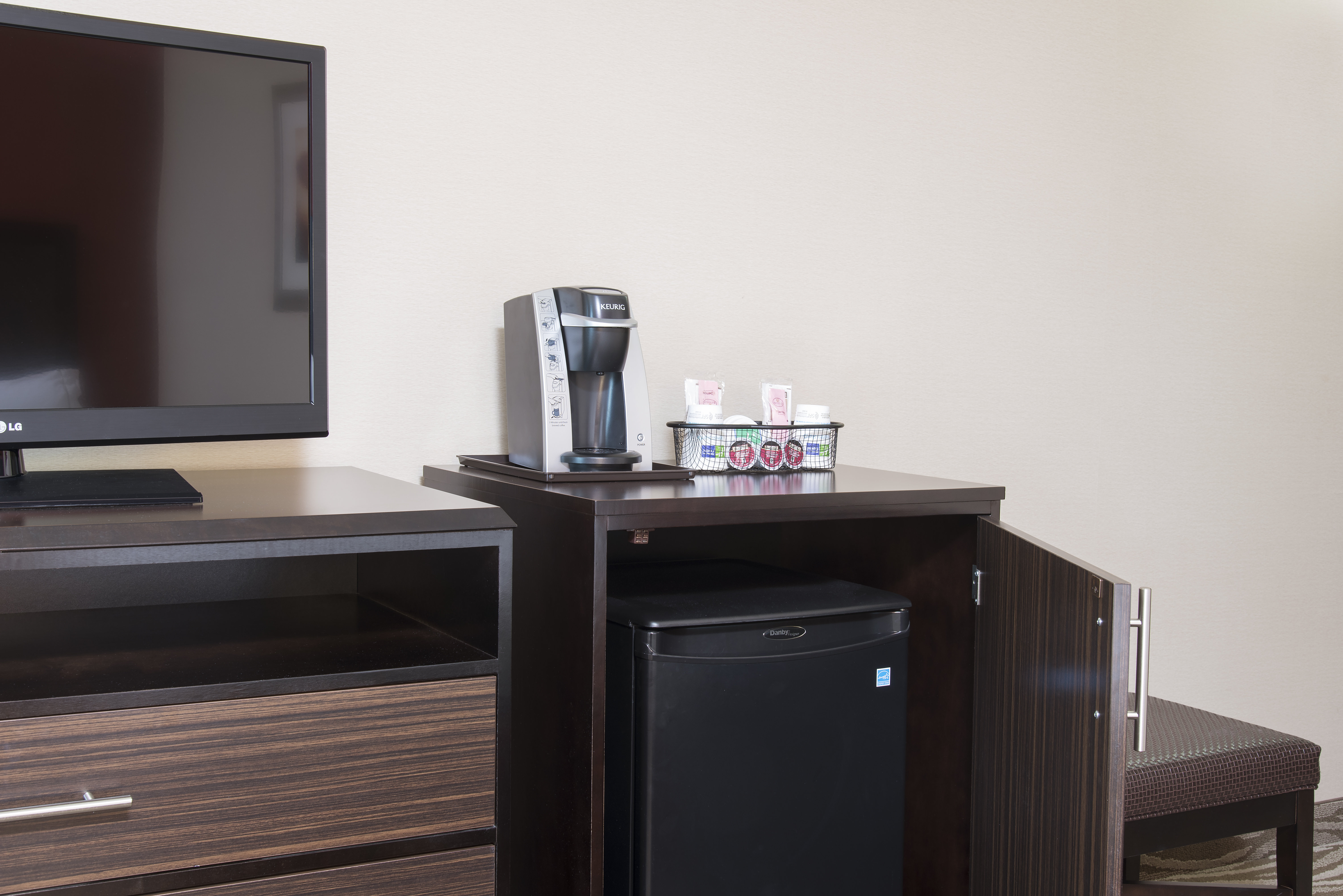 Holiday Inn Express Hotel Suites Grand Rapids North 58/62
