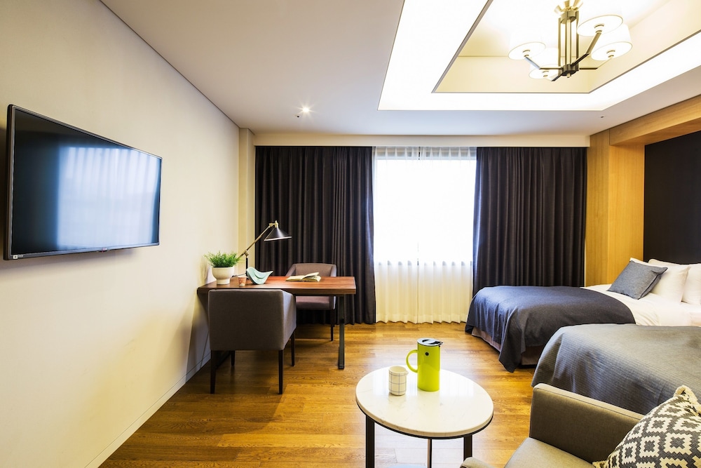 Hotel Denim 17/50
