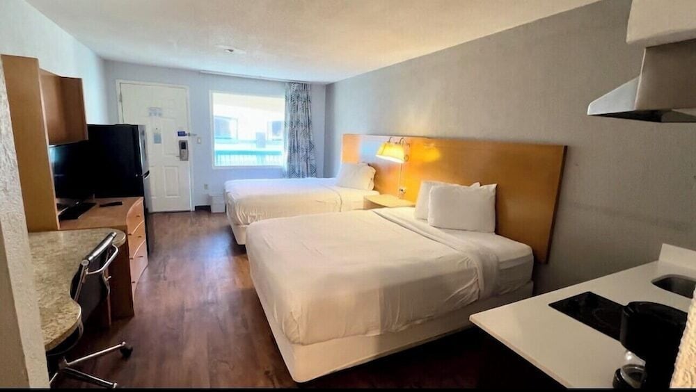2 Queen Beds Suite, Non-Smoking, Micfridge