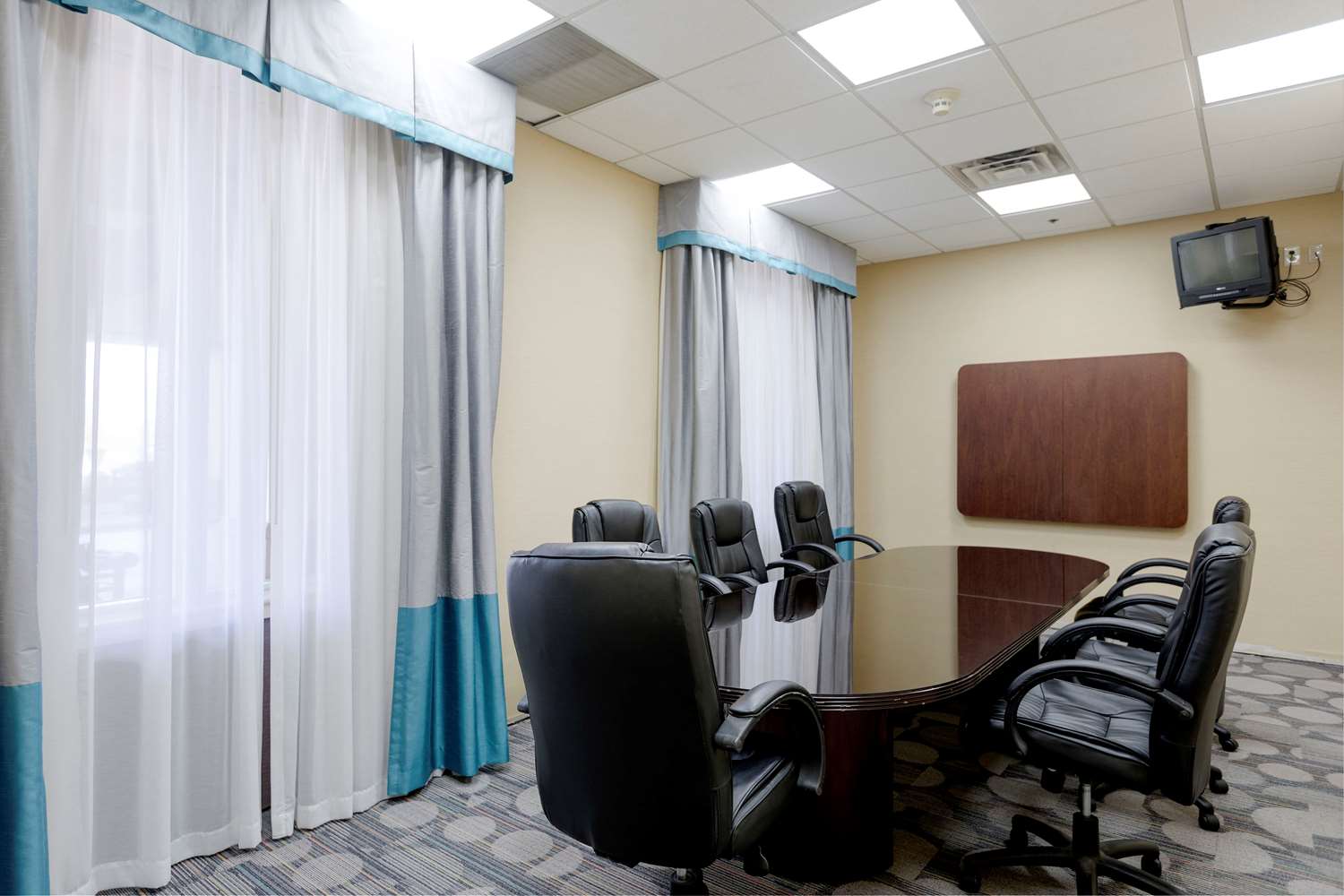 Clarion Hotel Detroit Metro Airport 45/49