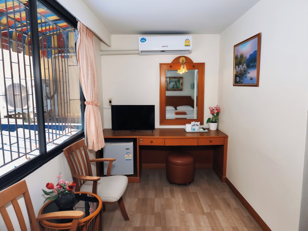 Dream Hotel 34/50
