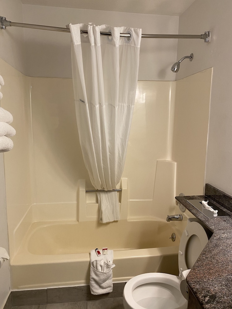 Travelodge by Wyndham La Porte/Michigan City Area 50/50