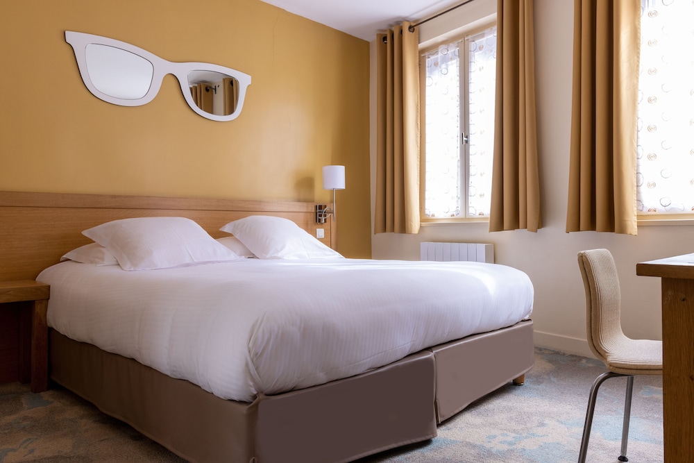Hotel Du Dauphin Les Loges 17/50