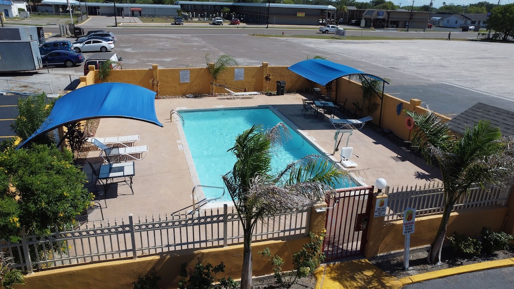 Super 8 By Wyndham Kingsville 2/47