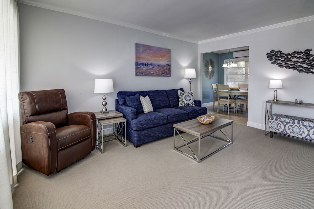 May Dee Suites 22/67