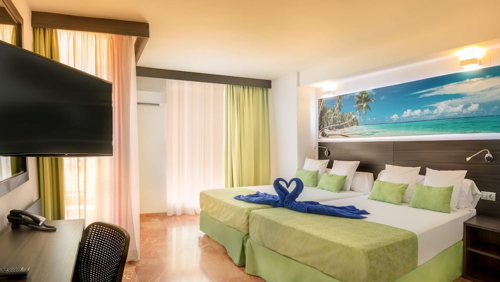 Magic Tropical Splash Water Park Spa and Caribbean Resort 13/34
