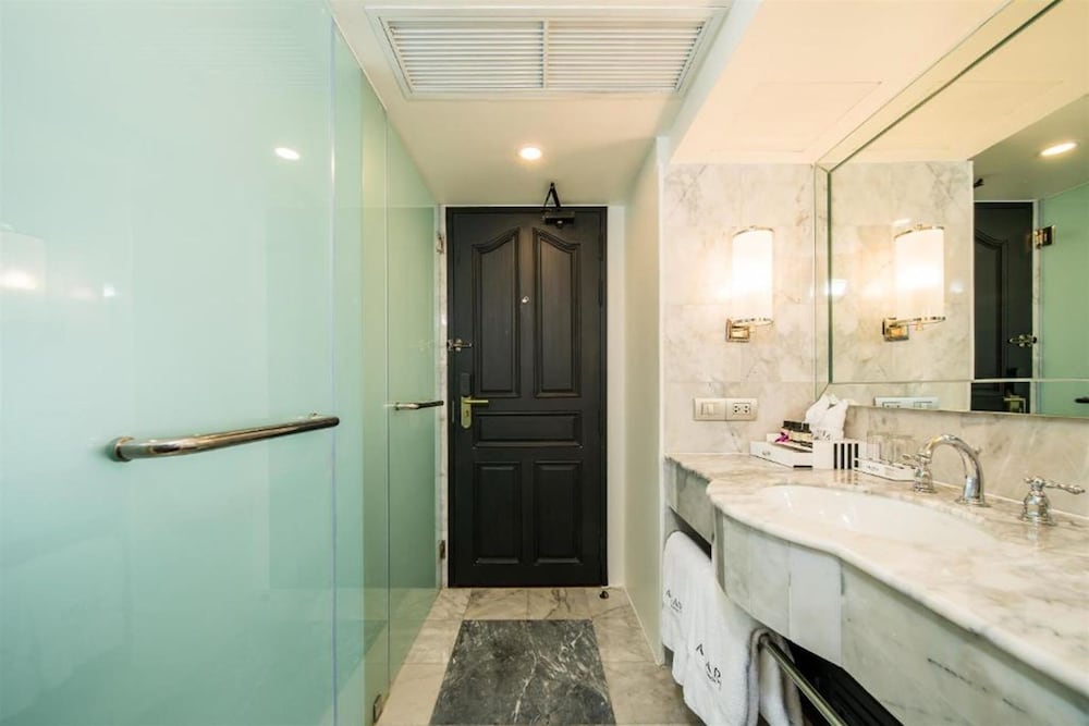 Akara Bangkok Hotel 48/50