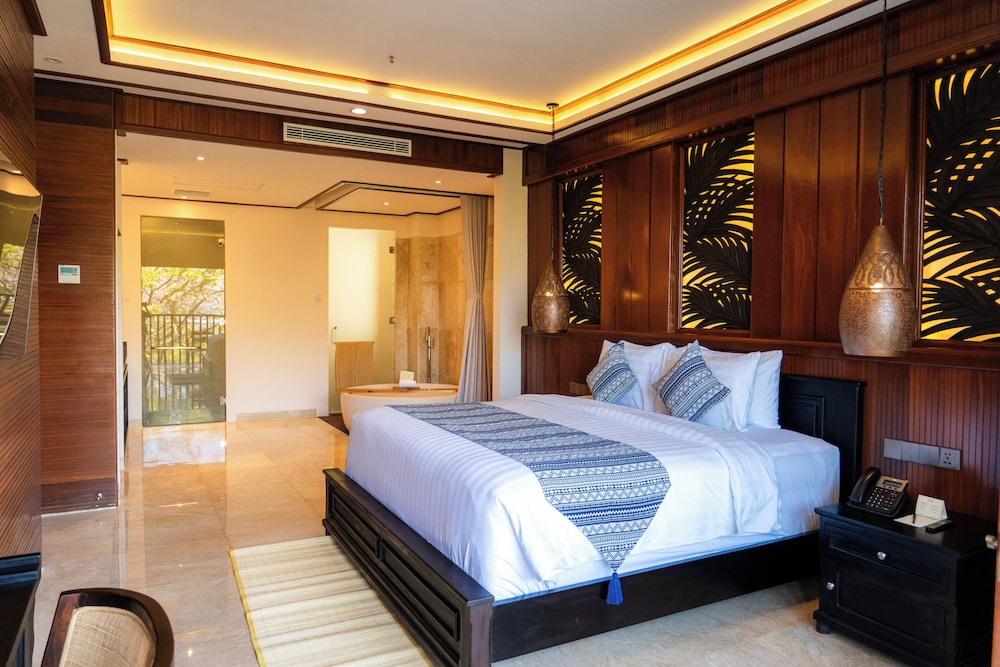 Club, Suite, King Bed, Adult Only