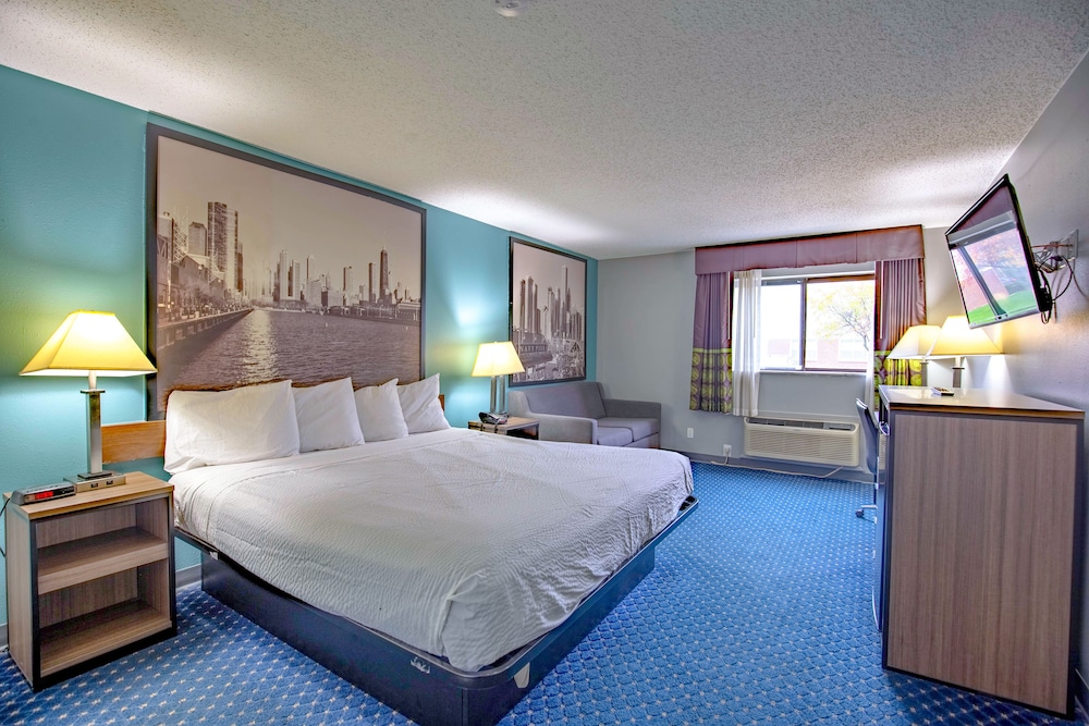 Business, King Bed, Super 8 By Wyndham Rockford 3/5
