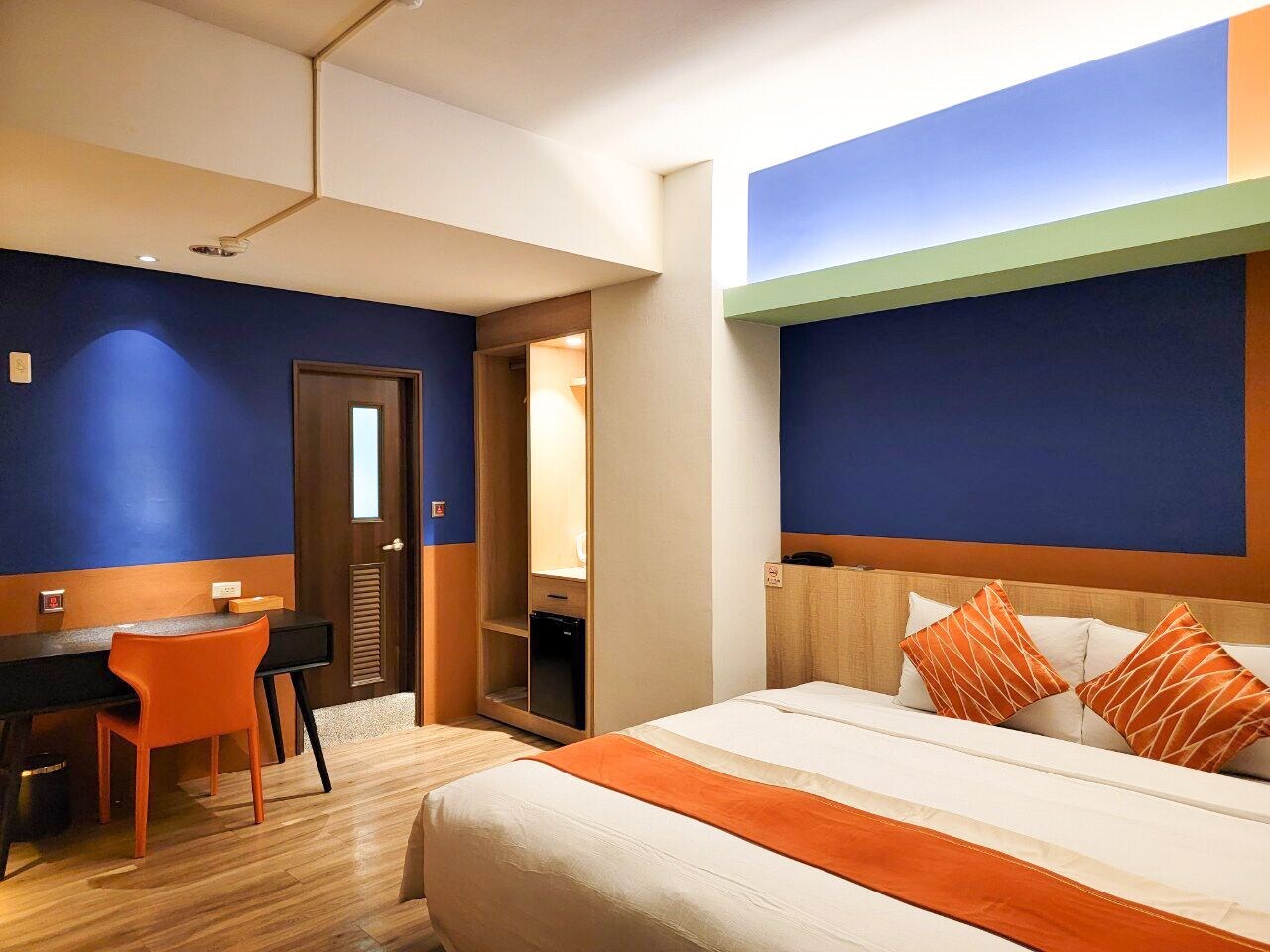 DELUXE, DOUBLE BED